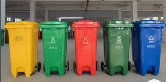 Picture of Plastic dustbin/trashcan 100l with pedal